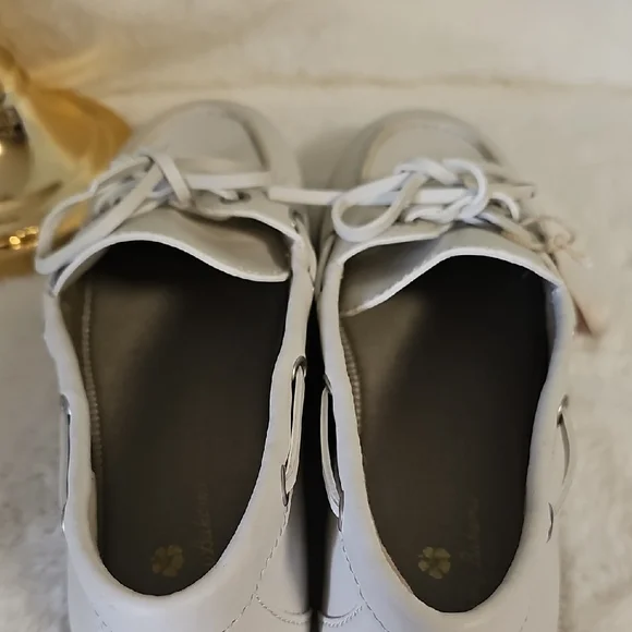 NWT! Tommy Bahama Women's Cream Moccasins - Picture 9 of 16